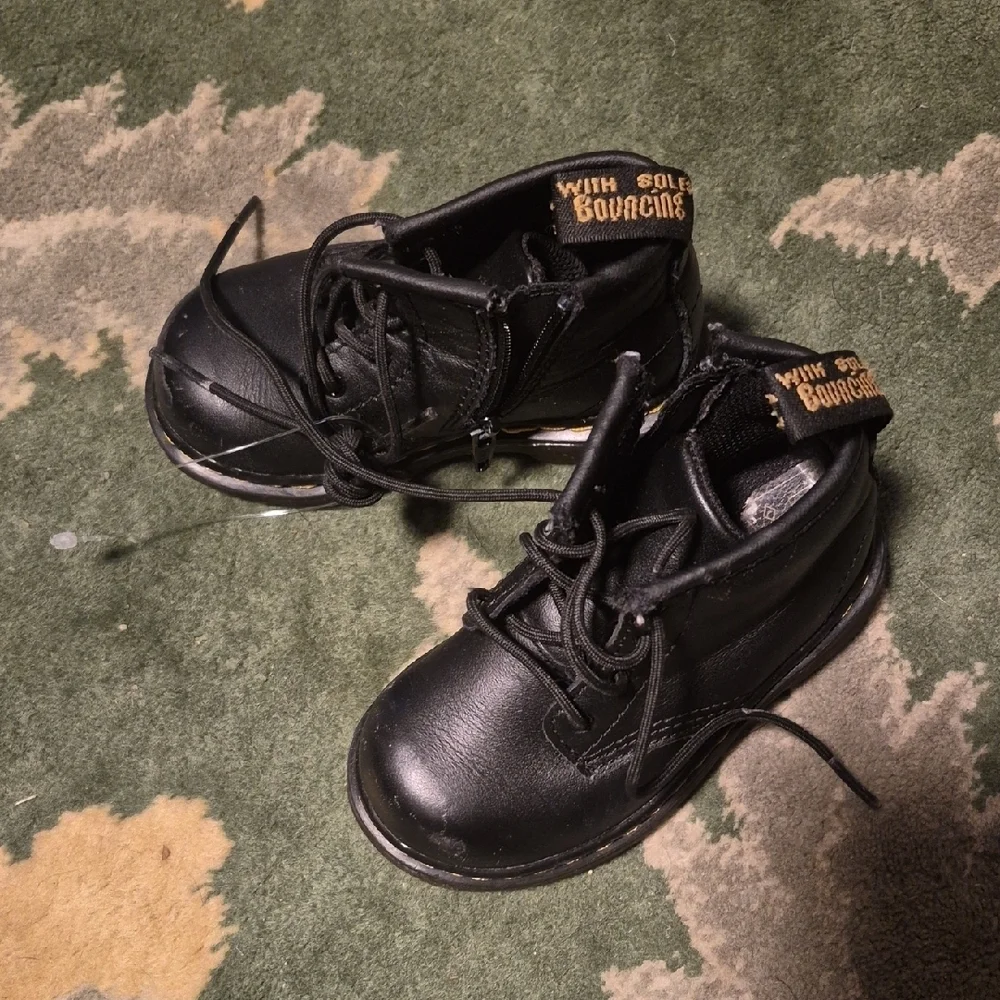 Dr. Martens classic black